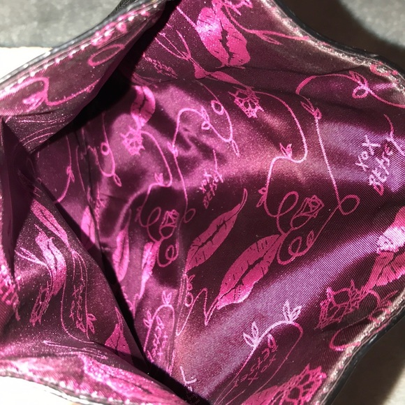 Betsey Johnson gold glitter tablet e-reader sleeve - Picture 3 of 3